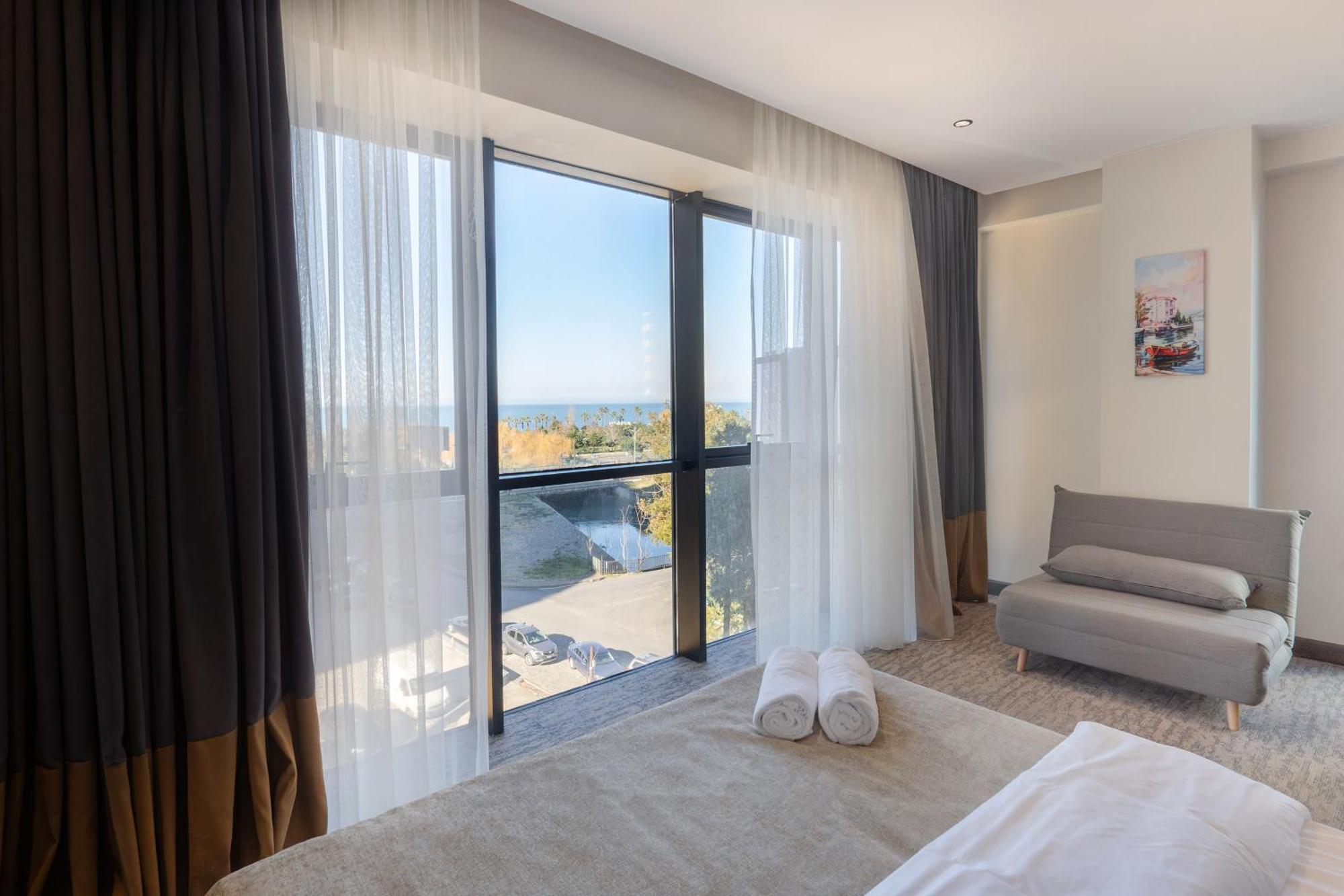 Nova Luxe Hotel & Residences 巴统 外观 照片