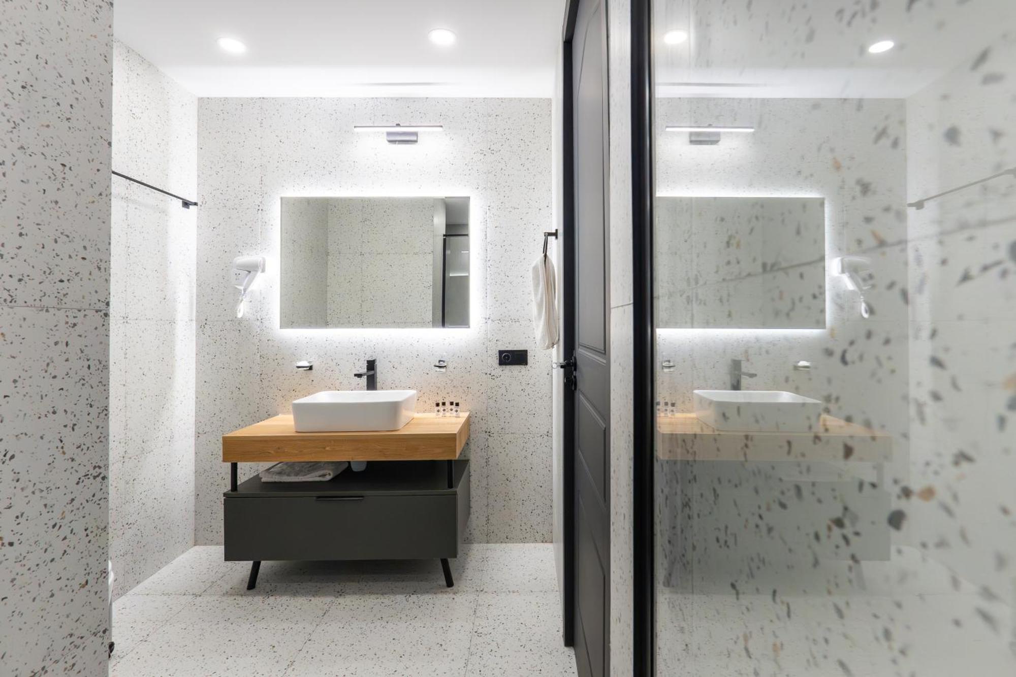 Nova Luxe Hotel & Residences 巴统 外观 照片
